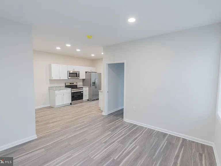 215 King St W #C — Photo 8