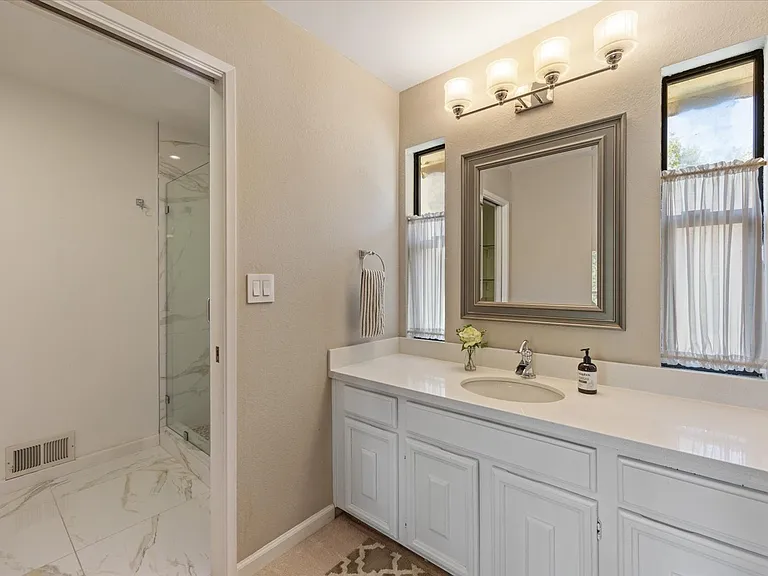 9 Heritage Ct — Photo 25
