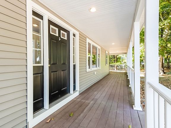 4th image of 18 Randall St