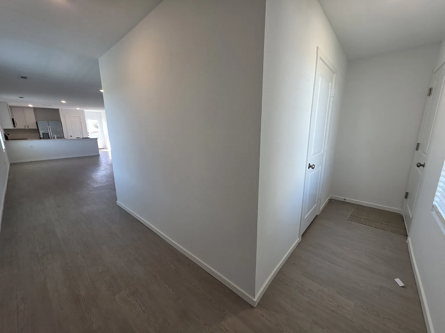 3 bed, 2.0 bath, 1411 sqft, $1,900 — Photo 2
