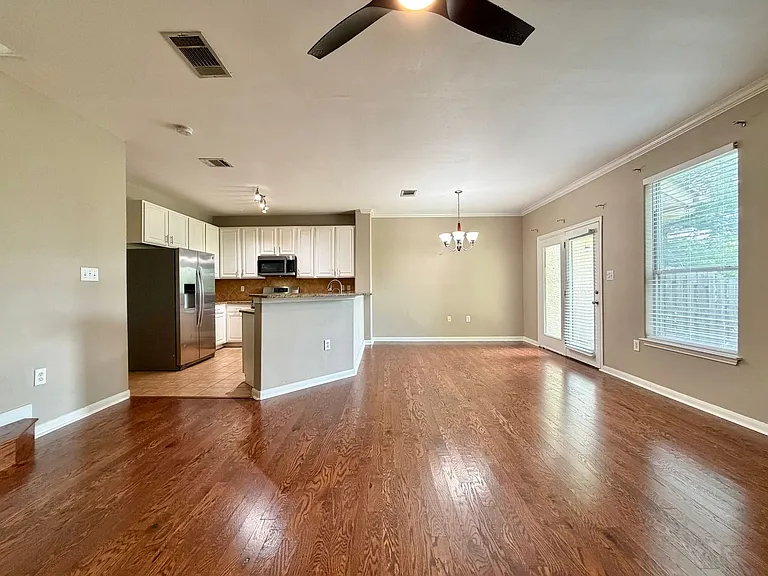 3300 Forest Creek Dr — Photo 7