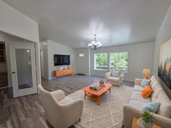 3950 Shoestring Rd, Riddle, OR 97469