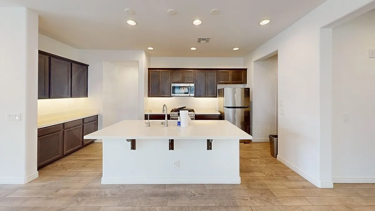 5 bed, 3.0 bath, 2132 sqft, $2,489 — Photo 4