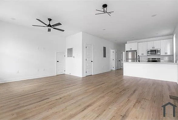 3015 Burdette St — Photo 5