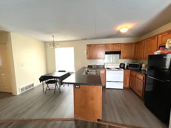 5th image of 7909 Lowrance Rd