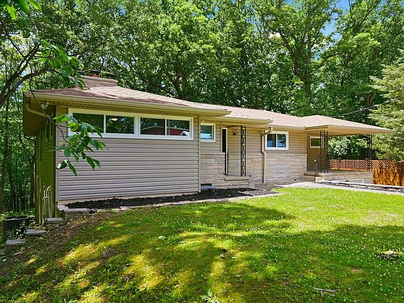 3rd image of 321 Laurel Dr