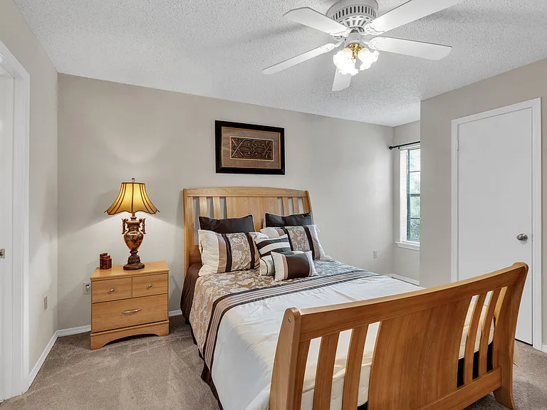 Seasons Apartments — Photo 29