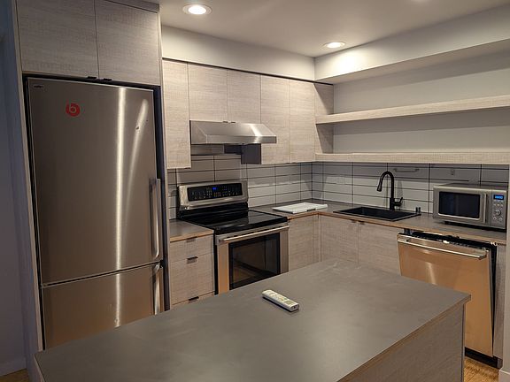 4th image of 979 N 45th St