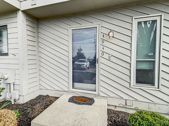 5th image of 4940 Brown Ct