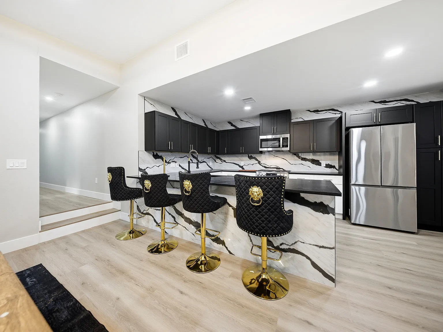 5 bed, 2611 sqft, $950 — Photo 2