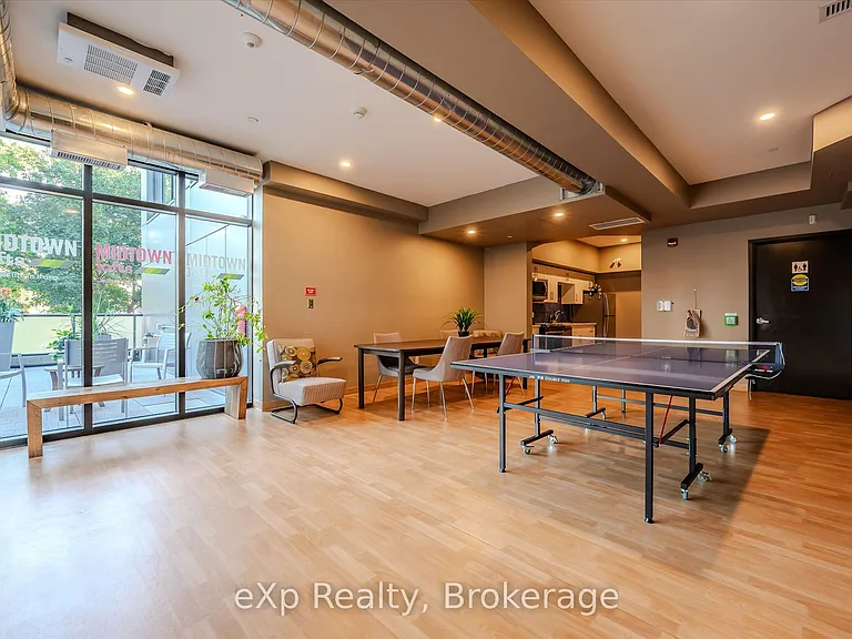 690 King St W #105 — Photo 3
