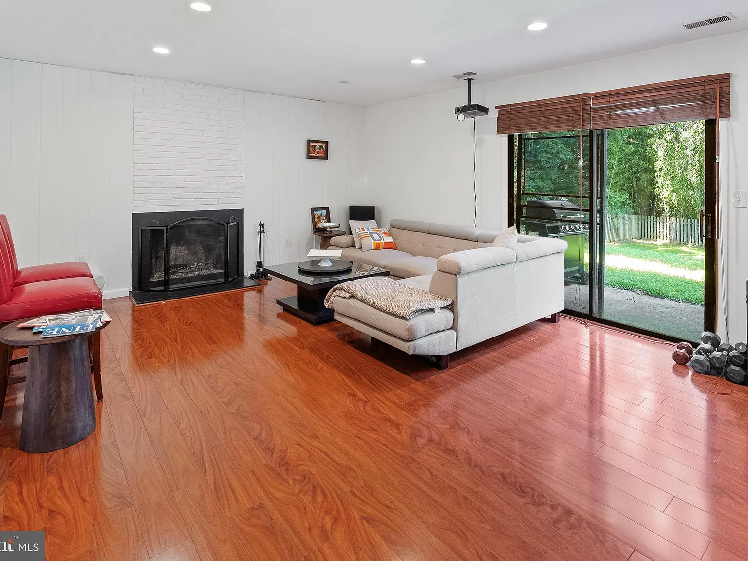 4 bed, 2133 sqft, $3,399 — Photo 3