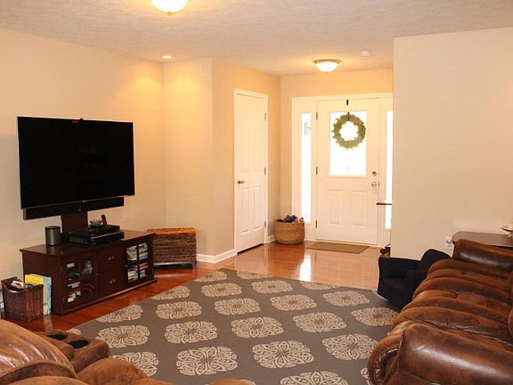 4th image of 105 Mary Christina Way