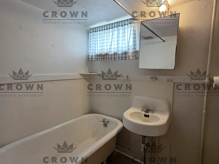 1408 E 18th St #2 — Photo 4