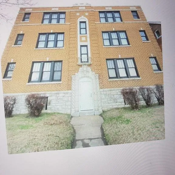 4329 S Grand Blvd — Photo 3