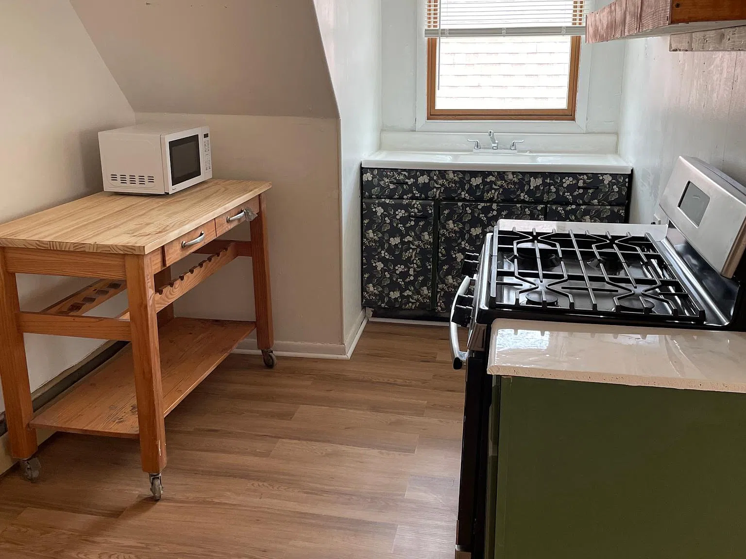 1 bed, 950 sqft, $1,450 — Photo 2