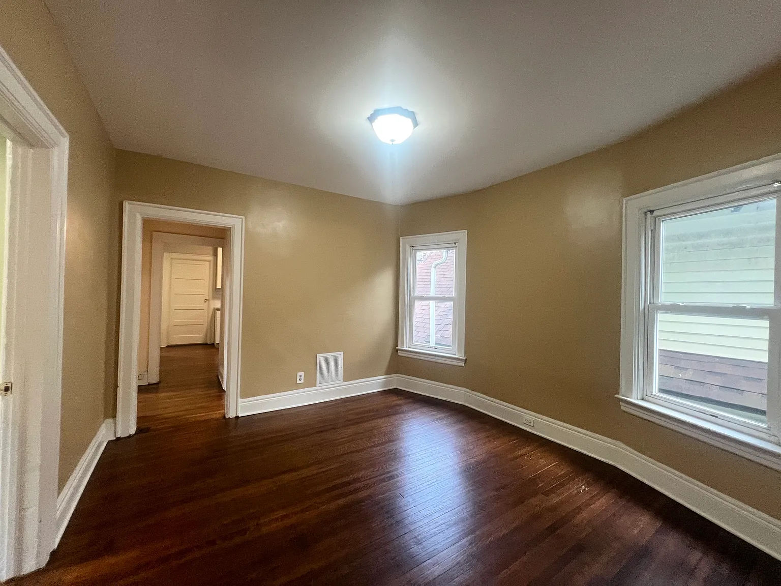 2 bed, 1000 sqft, $1,250 — Photo 3