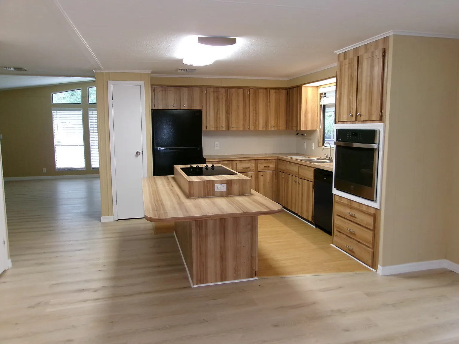 2 bed, 2.0 bath, 1450 sqft, $1,975 — Photo 2