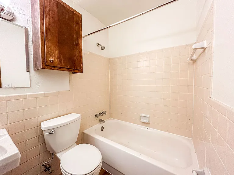 2641 Garfield Ave S — Photo 6