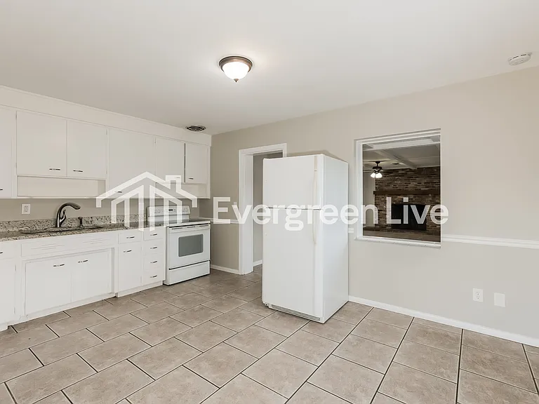 2307 Freemason St — Photo 8