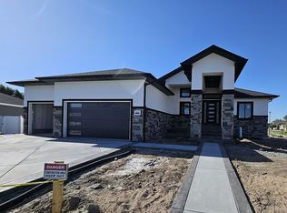 2800 Lakeview Ave, Hastings, NE 68901
