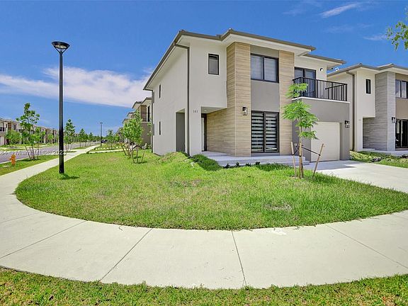 2nd image of 103 NW 10th Pl