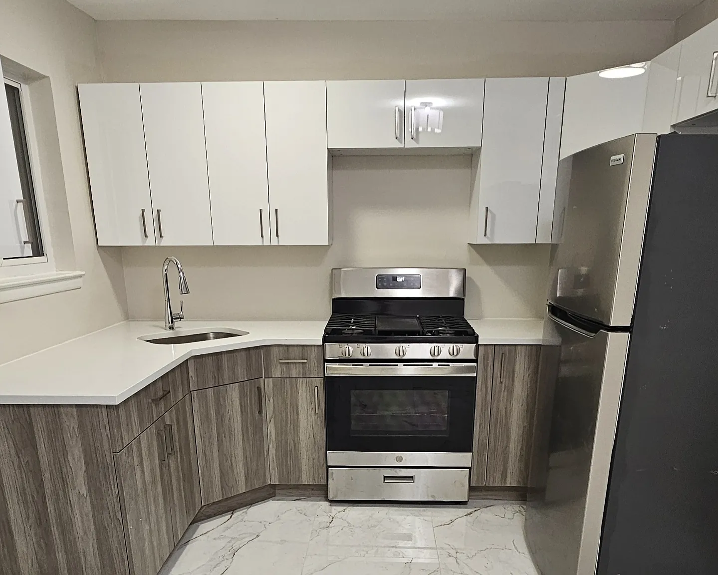 941 Willowbrook Rd — Photo 1