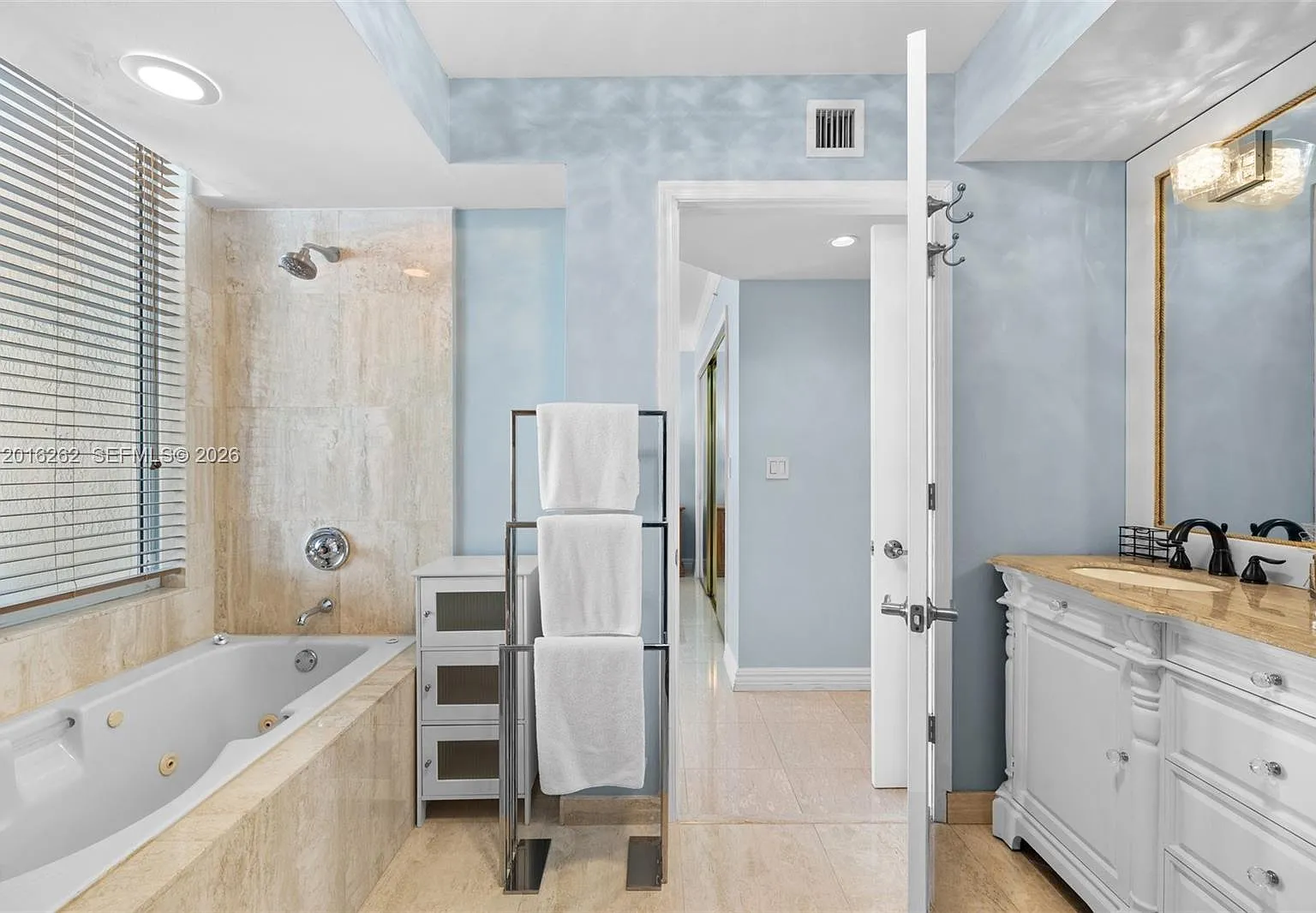 2 bed, 1680 sqft, $5,500 — Photo 2