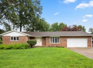 911 E Washington St, Riverton, IL 62561