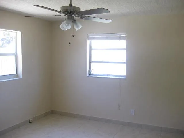 5841 N Farragut Dr — Photo 15