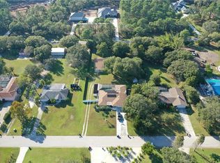 2041 Racimo Dr, Sarasota, FL 34240