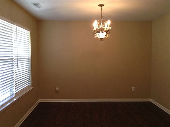4th image of 4926 Lifeline Ln
