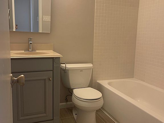 3rd image of 5037 Cliffhaven Dr
