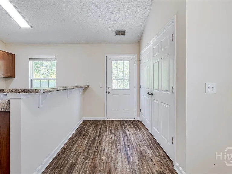 148 Willow Dr — Photo 14