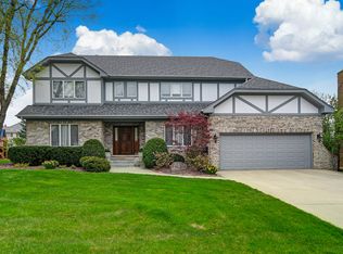 6109 Woodcreek Dr, Burr Ridge, IL 60527