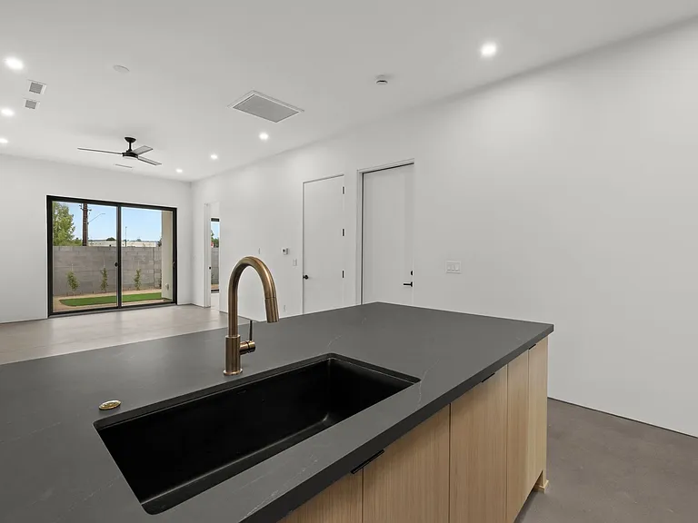3601 E Coronado Rd #1 — Photo 15