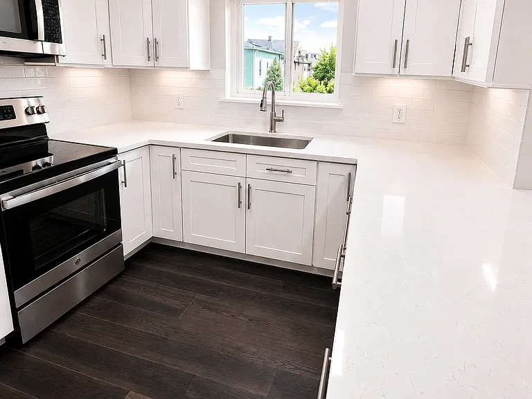 290 Washington St — Photo 3