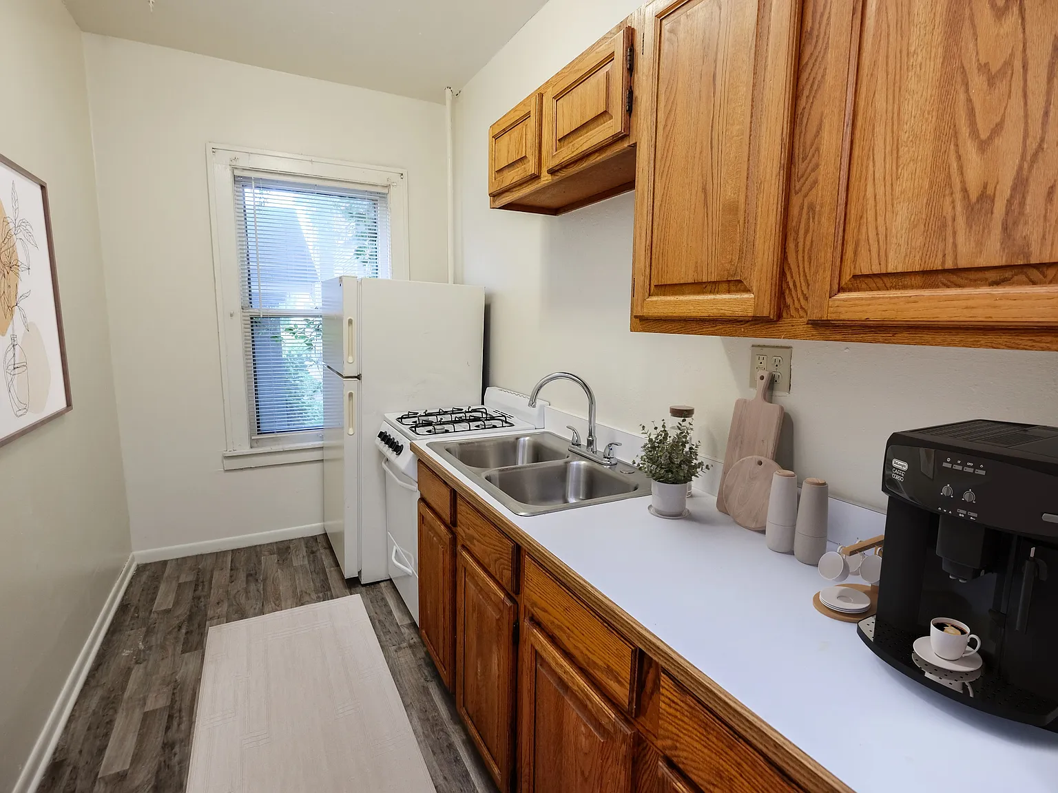 Lagoon Apartments — Photo 4