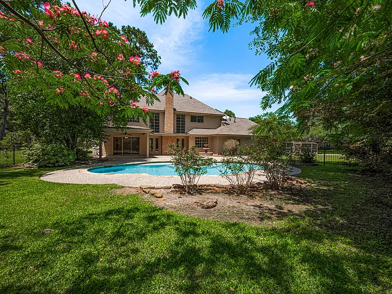 Paradise Valley Dr — Photo 35