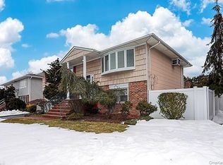 860 Beckman Dr, Bellmore, NY 11710