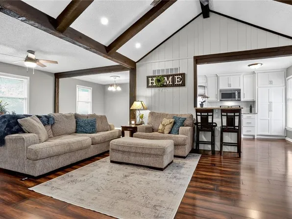1003 Silver Lake Dr, Raymore, MO 64083