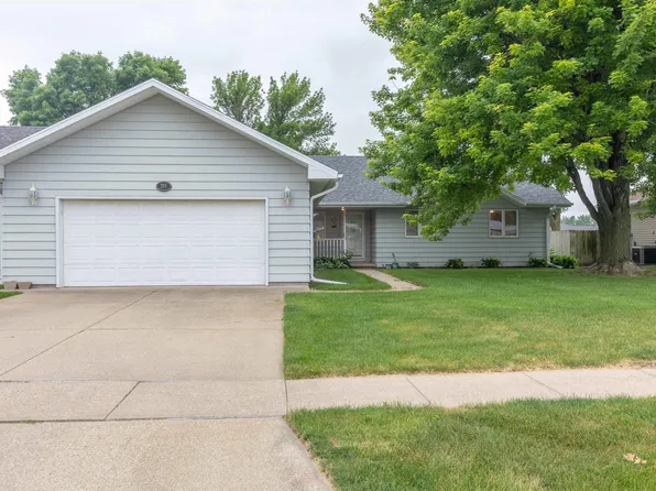 210 Carriage Ln, Sergeant Bluff, IA 51054