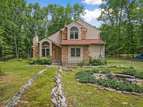 3176 Bluebird Dr, Bushkill, PA 18324