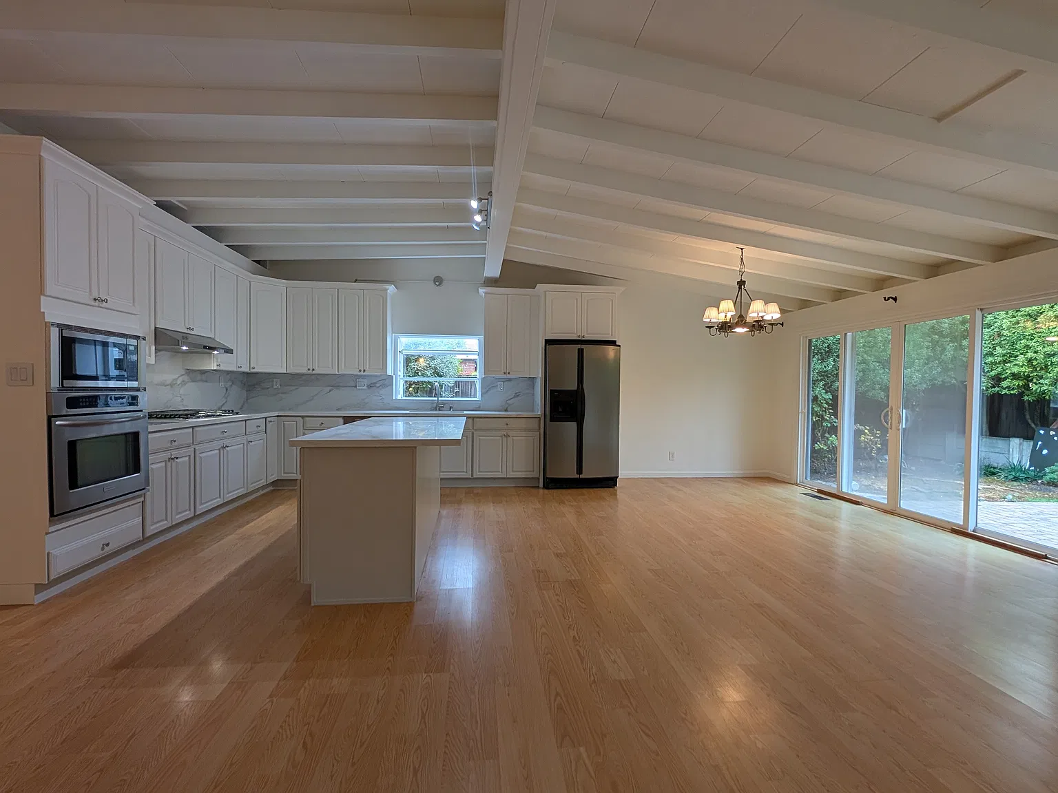 5 bed, 2010 sqft, $9,500 — Photo 4