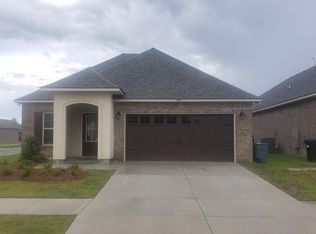 995 Beaumont Dr, Gonzales, LA 70737