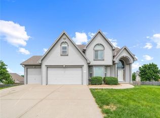 6209 N Kensington Ct, Gladstone, MO 64119