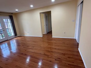 905 Green Hollow Dr, Iselin, NJ 08830