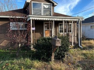 218 Rural Ln, Chester, WV 26034