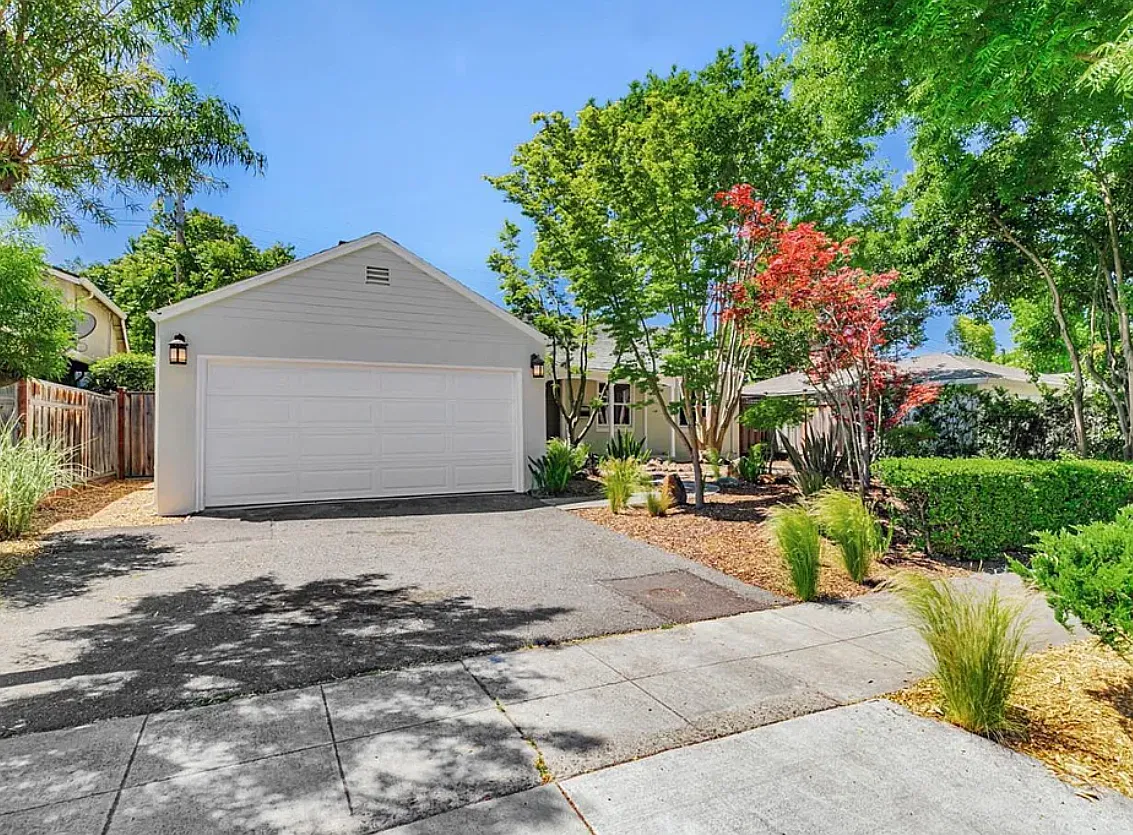 3 bed, 2.0 bath, 1148 sqft, $6,500 — Photo 2