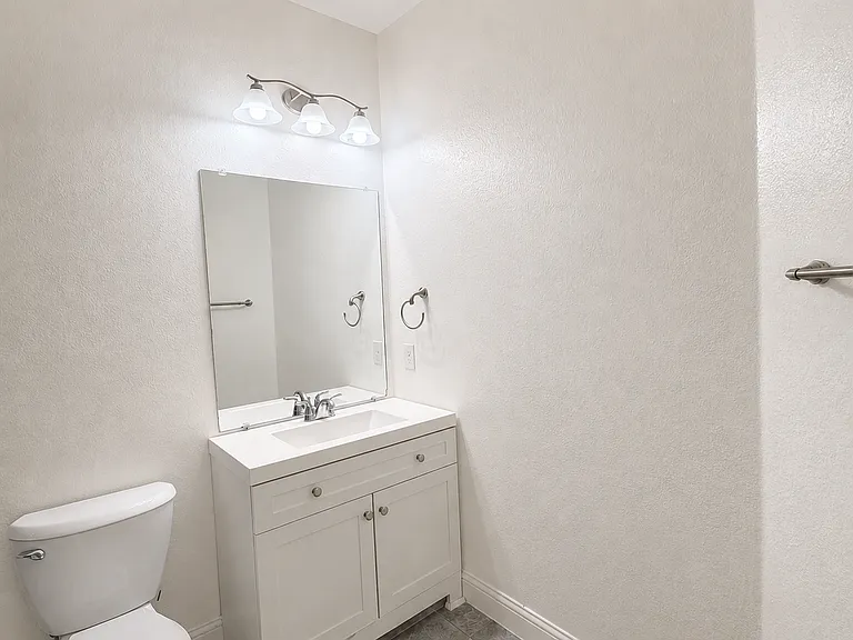 1901 Oakston Dr — Photo 17